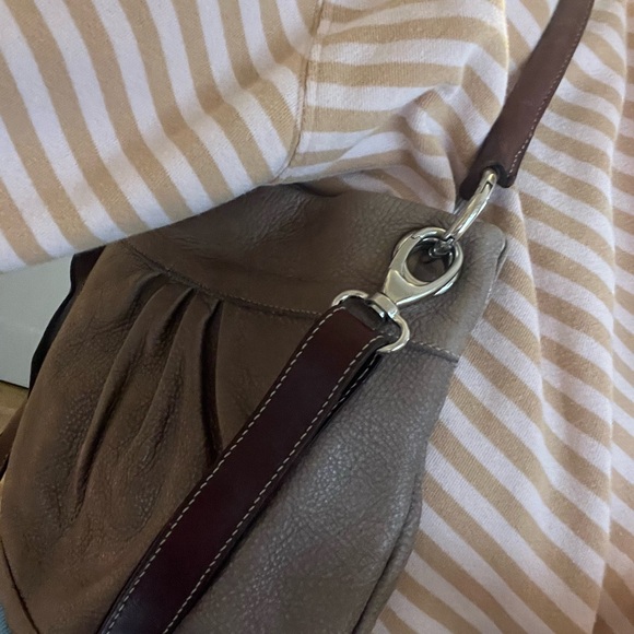 Mini Roots leather hand bag. - Picture 5 of 6